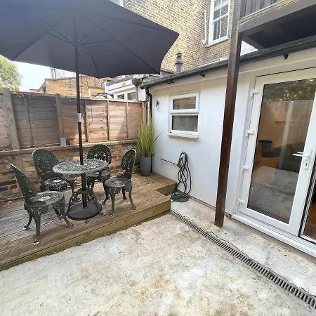 Two Bedroom Flat With Private Patio In Battersea London Exterior photo
