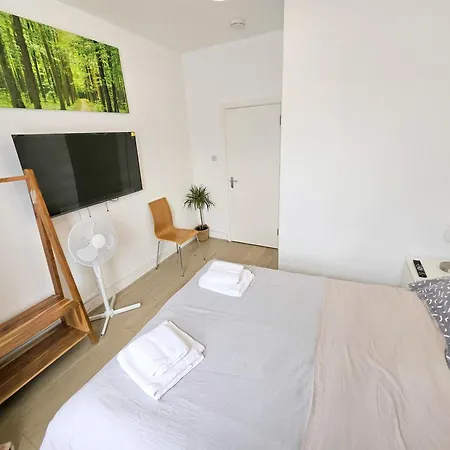Two Bedroom Flat With Private Patio In Battersea London Exterior photo