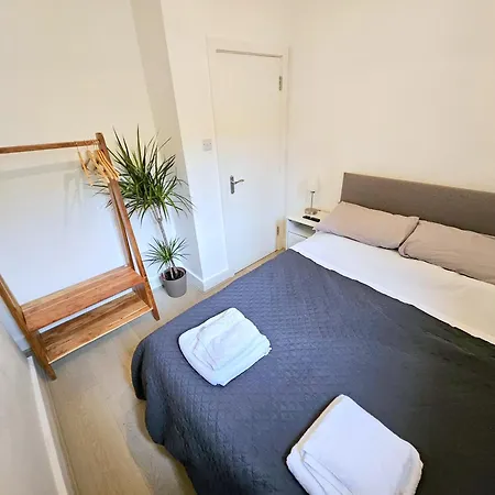 Two Bedroom Flat With Private Patio In Battersea London Exterior photo
