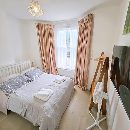 Two Bedroom Flat With Private Patio In Battersea London Exterior photo