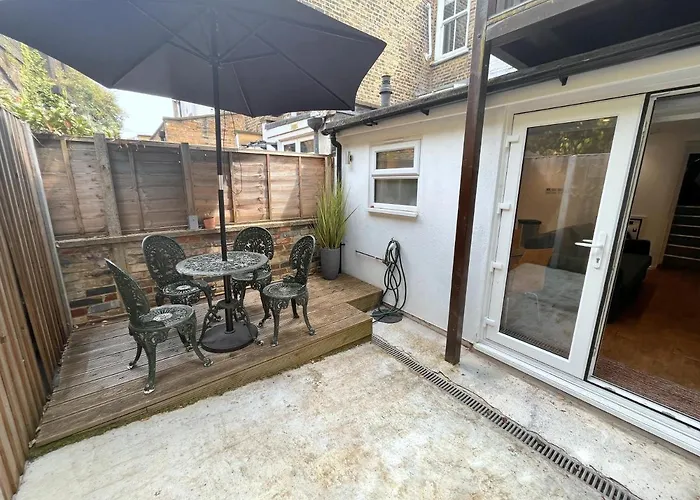 Two Bedroom Flat With Private Patio In Battersea