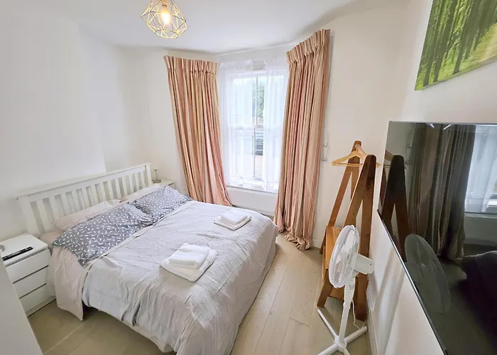 Two Bedroom Flat With Private Patio In Battersea